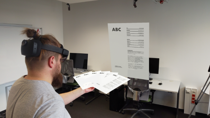Vorschau für das Forschungsprojekt: Interaction Techniques for Spatial Arrangement of AR Documents